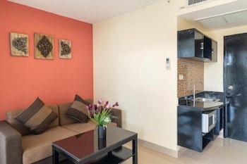 Boss Suites Nana Hotel
