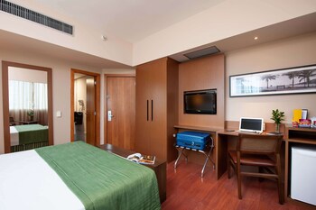 Golden Tulip Porto Vitoria