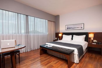 Golden Tulip Porto Vitoria