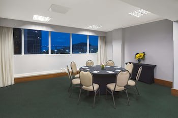 Golden Tulip Porto Vitoria