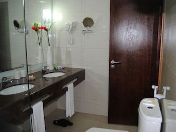 Dom Pedro Laguna Beach Resort & Golf
