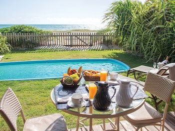 Dom Pedro Laguna Beach Resort & Golf