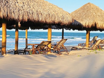 Dom Pedro Laguna Beach Resort & Golf