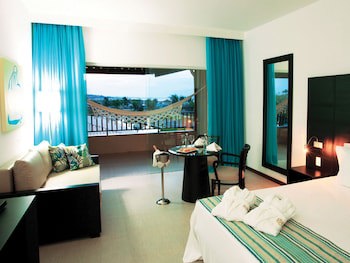 Dom Pedro Laguna Beach Resort & Golf