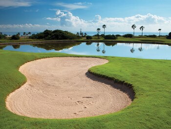 Dom Pedro Laguna Beach Resort & Golf