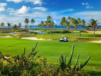 Dom Pedro Laguna Beach Resort & Golf