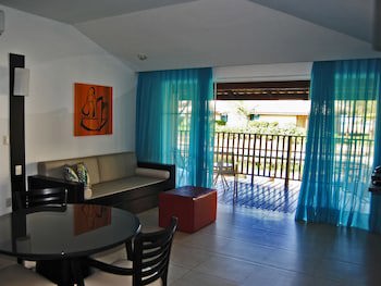 Dom Pedro Laguna Beach Resort & Golf