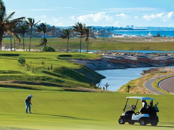 Dom Pedro Laguna Beach Resort & Golf