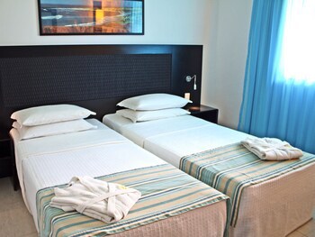 Dom Pedro Laguna Beach Resort & Golf