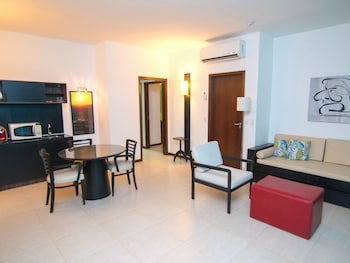 Dom Pedro Laguna Beach Resort & Golf