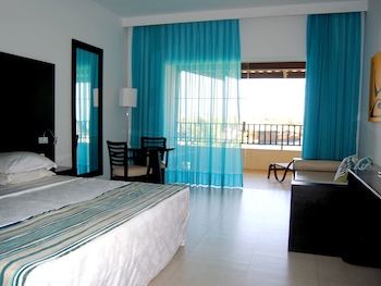 Dom Pedro Laguna Beach Resort & Golf