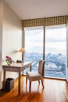 Column Bangkok Hotel