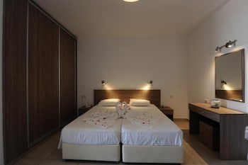 Cosmelenia Hotel Apartments galeri fotoğrafı