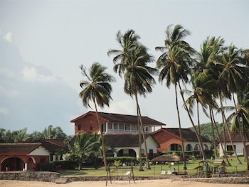 Coconut Grove Beach Resort