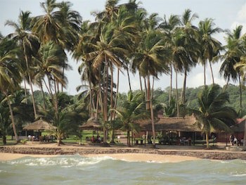 Coconut Grove Beach Resort