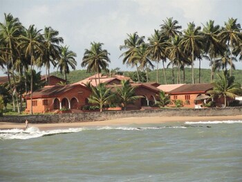 Coconut Grove Beach Resort