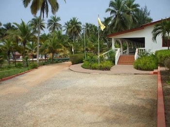 Coconut Grove Beach Resort