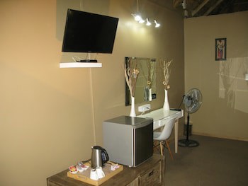 Aero Guest Lodge