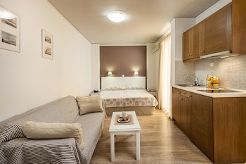 Elina Hotel Apartments