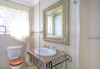 Afrique Boutique Hotel Oliver Tambo