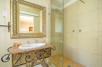 Afrique Boutique Hotel Oliver Tambo