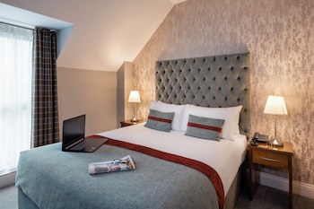 Raheen Woods Hotel