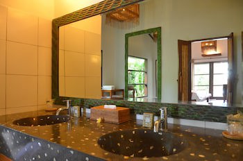 Cocotinos Sekotong, A Boutique Beach Resort & Spa