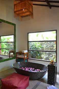 Cocotinos Sekotong, A Boutique Beach Resort & Spa