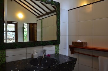 Cocotinos Sekotong, A Boutique Beach Resort & Spa