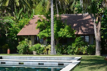 Cocotinos Sekotong, A Boutique Beach Resort & Spa