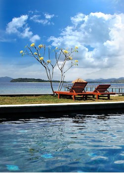 Cocotinos Sekotong, A Boutique Beach Resort & Spa