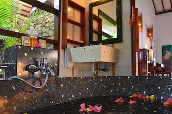 Cocotinos Sekotong, A Boutique Beach Resort & Spa