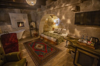Divan Cave House