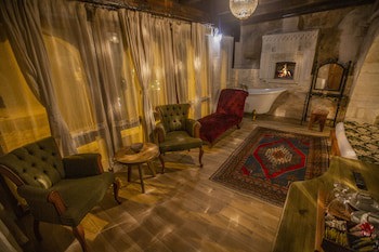 Divan Cave House