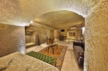 Divan Cave House