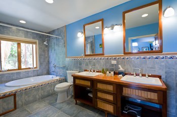 The Villas At Sunset Lane - Adults Only