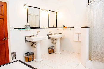 The Villas At Sunset Lane - Adults Only