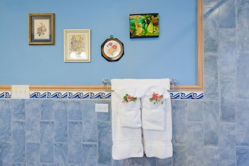 The Villas At Sunset Lane - Adults Only