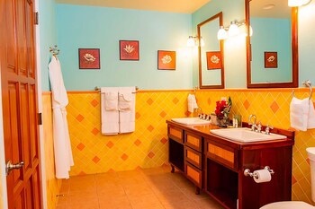 The Villas At Sunset Lane - Adults Only