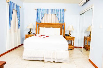 The Villas At Sunset Lane - Adults Only