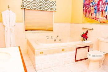The Villas At Sunset Lane - Adults Only