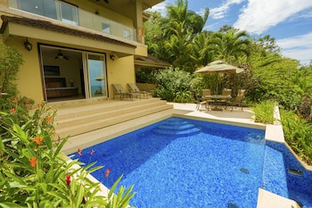 Red Frog Beach Island Resort