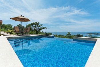 Red Frog Beach Island Resort