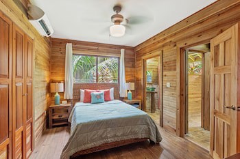 Red Frog Beach Island Resort