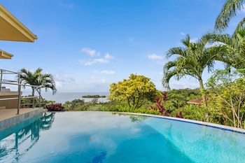Red Frog Beach Island Resort