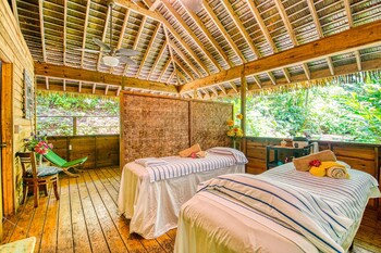 Red Frog Beach Island Resort
