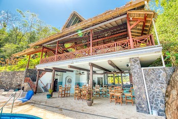 Red Frog Beach Island Resort