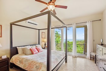 Red Frog Beach Island Resort