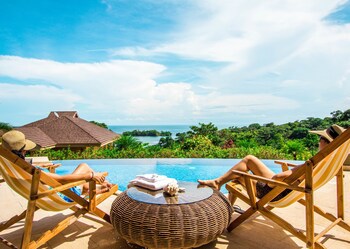 Red Frog Beach Island Resort