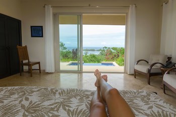 Red Frog Beach Island Resort